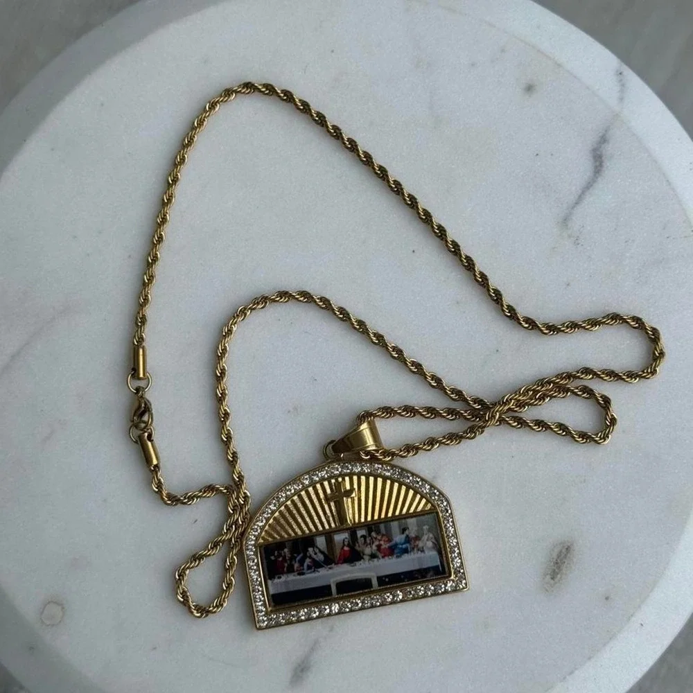 Gold Jesus Last Supper Pendant Necklace Cross Detail 24 Inch Rope Chain Mens
